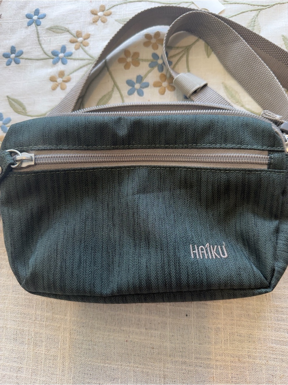Haiku Crossbody Bag in Dark Green